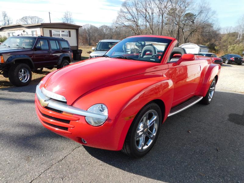 2004 Chevrolet SSR Base