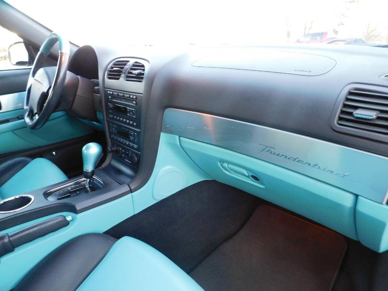 Ford Thunderbird Deluxe 2002