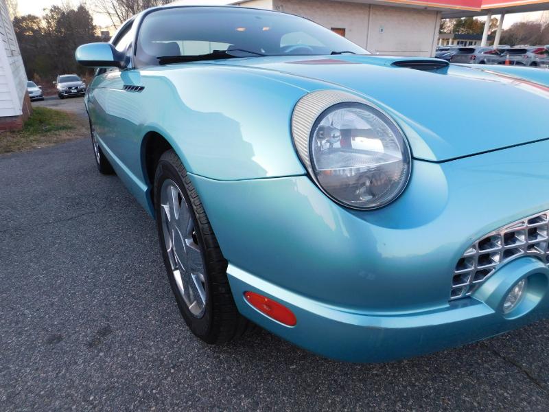 Ford Thunderbird Deluxe 2002