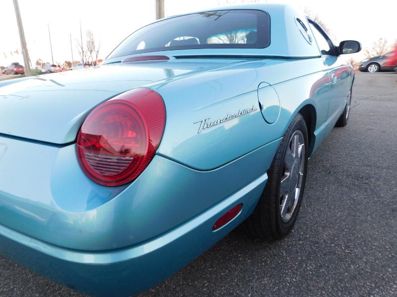 Ford Thunderbird Deluxe 2002