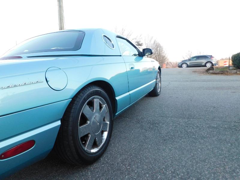 Ford Thunderbird Deluxe 2002