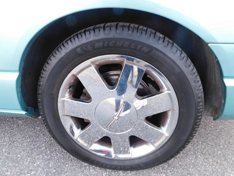 Ford Thunderbird Deluxe 2002