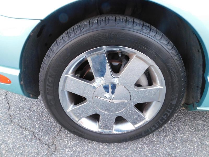 Ford Thunderbird Deluxe 2002