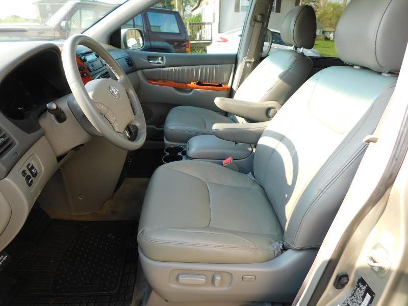 Toyota Sienna XLE FWD 2009