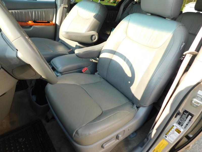 Toyota Sienna XLE FWD 2009