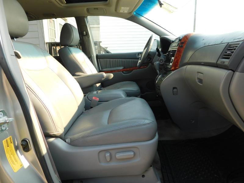 Toyota Sienna XLE FWD 2009