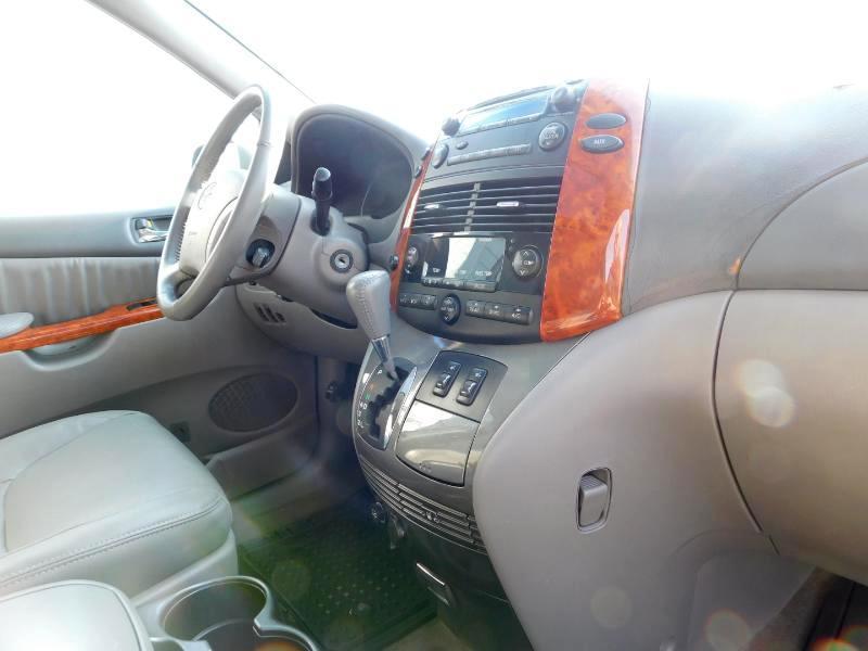 Toyota Sienna XLE FWD 2009