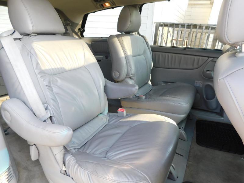 Toyota Sienna XLE FWD 2009