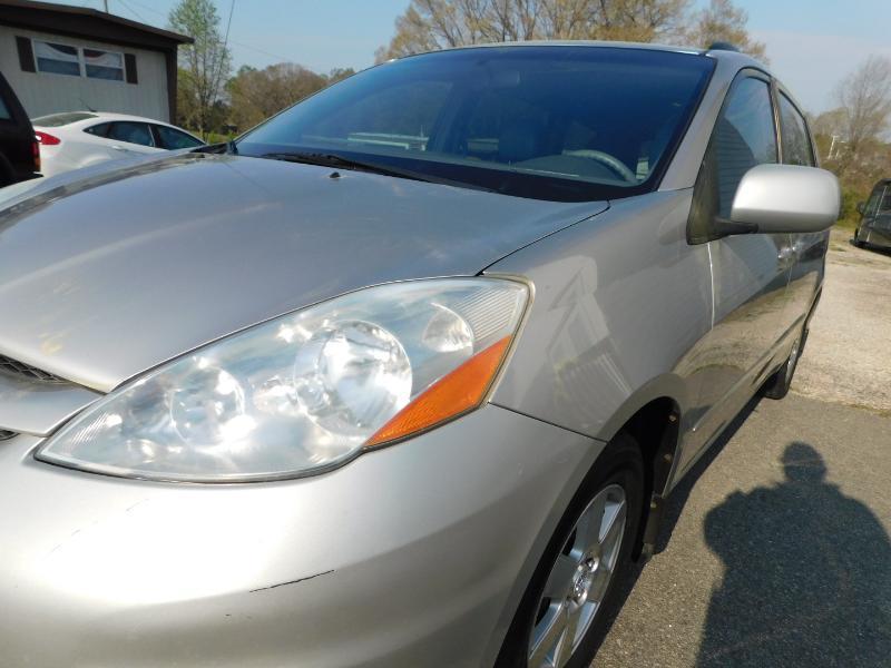 Toyota Sienna XLE FWD 2009