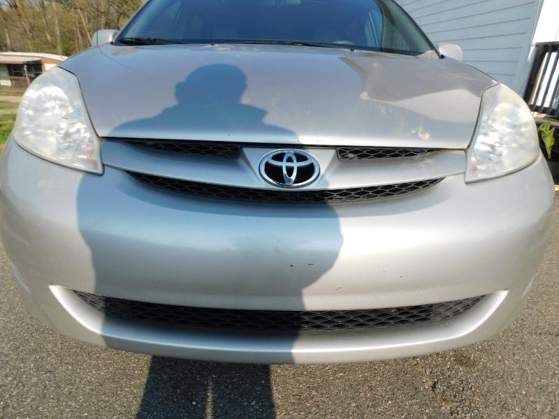 Toyota Sienna XLE FWD 2009