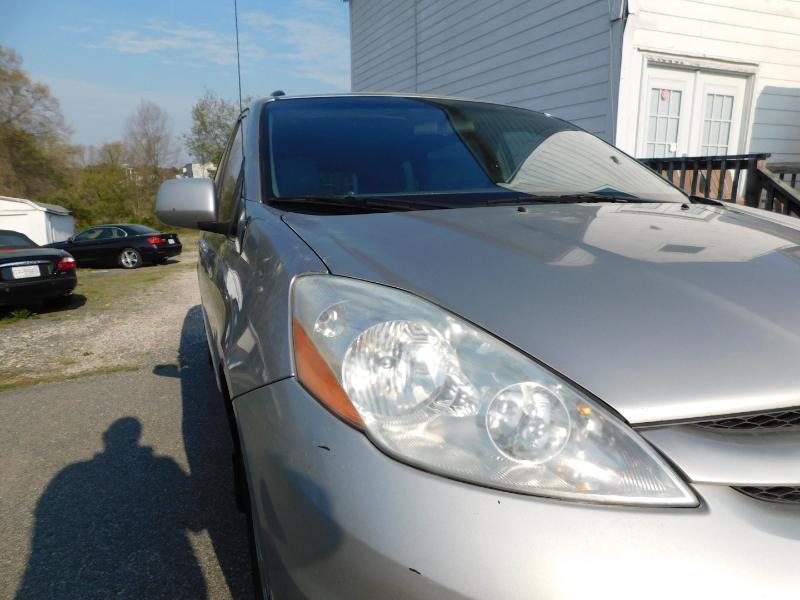 Toyota Sienna XLE FWD 2009