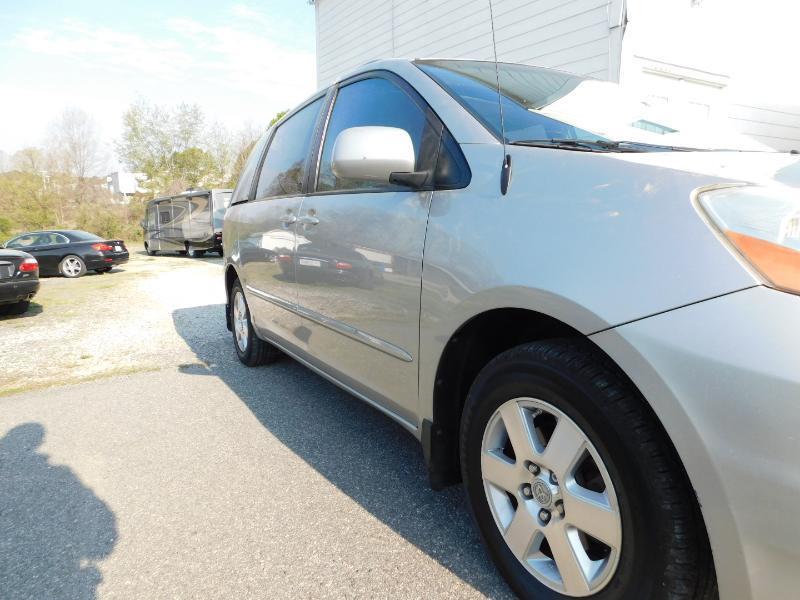 Toyota Sienna XLE FWD 2009