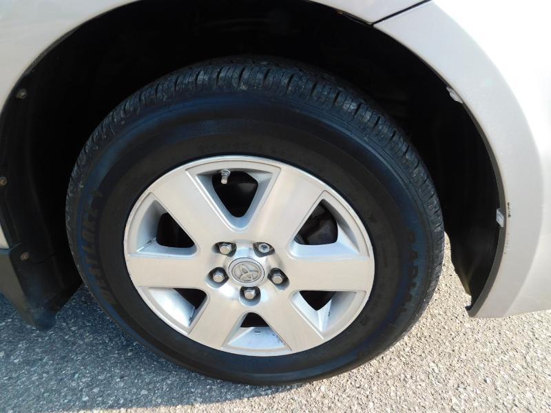 Toyota Sienna XLE FWD 2009