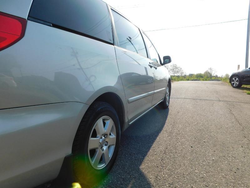 Toyota Sienna XLE FWD 2009