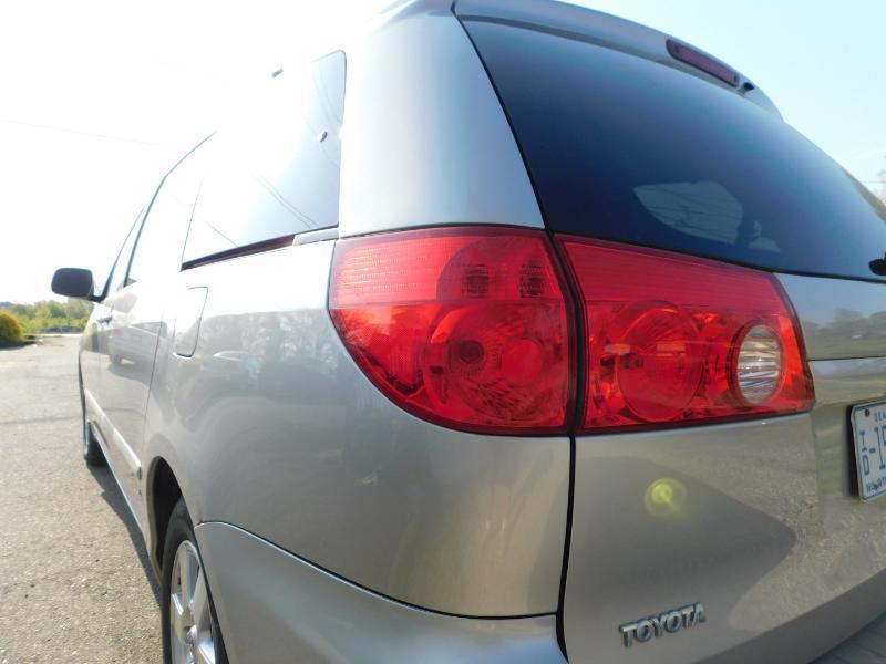 Toyota Sienna XLE FWD 2009