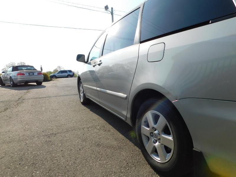 Toyota Sienna XLE FWD 2009