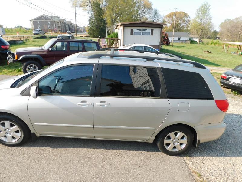 Toyota Sienna XLE FWD 2009