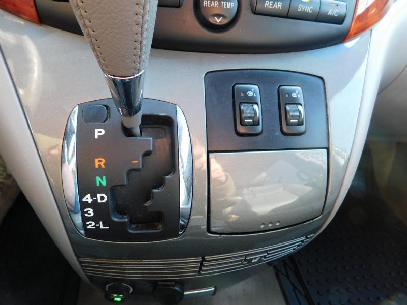 Toyota Sienna XLE FWD 2009