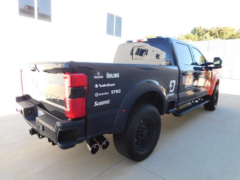 Ford F-250 SD Lariat Crew Cab 4WD 2025