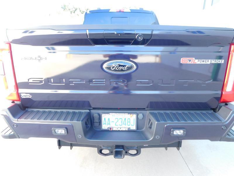 Ford F-250 SD Lariat Crew Cab 4WD 2025