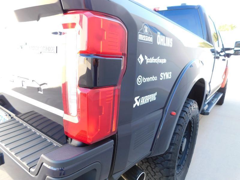Ford F-250 SD Lariat Crew Cab 4WD 2025