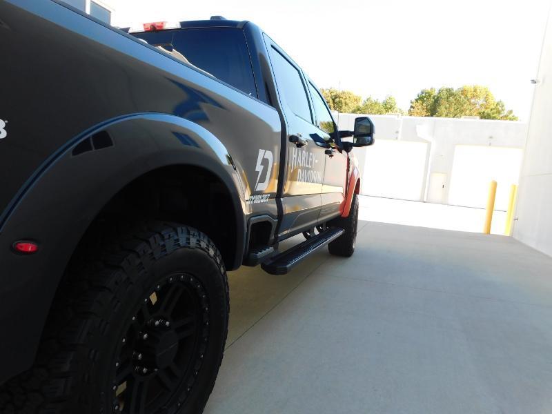 Ford F-250 SD Lariat Crew Cab 4WD 2025