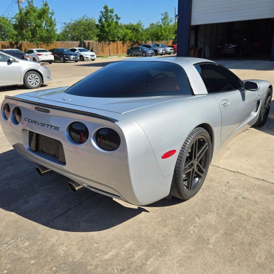 2000 Chevrolet Corvette photo 2