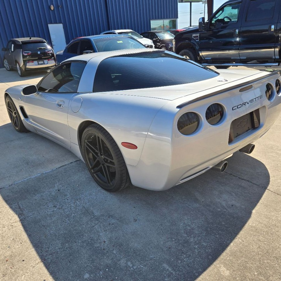 2000 Chevrolet Corvette photo 3
