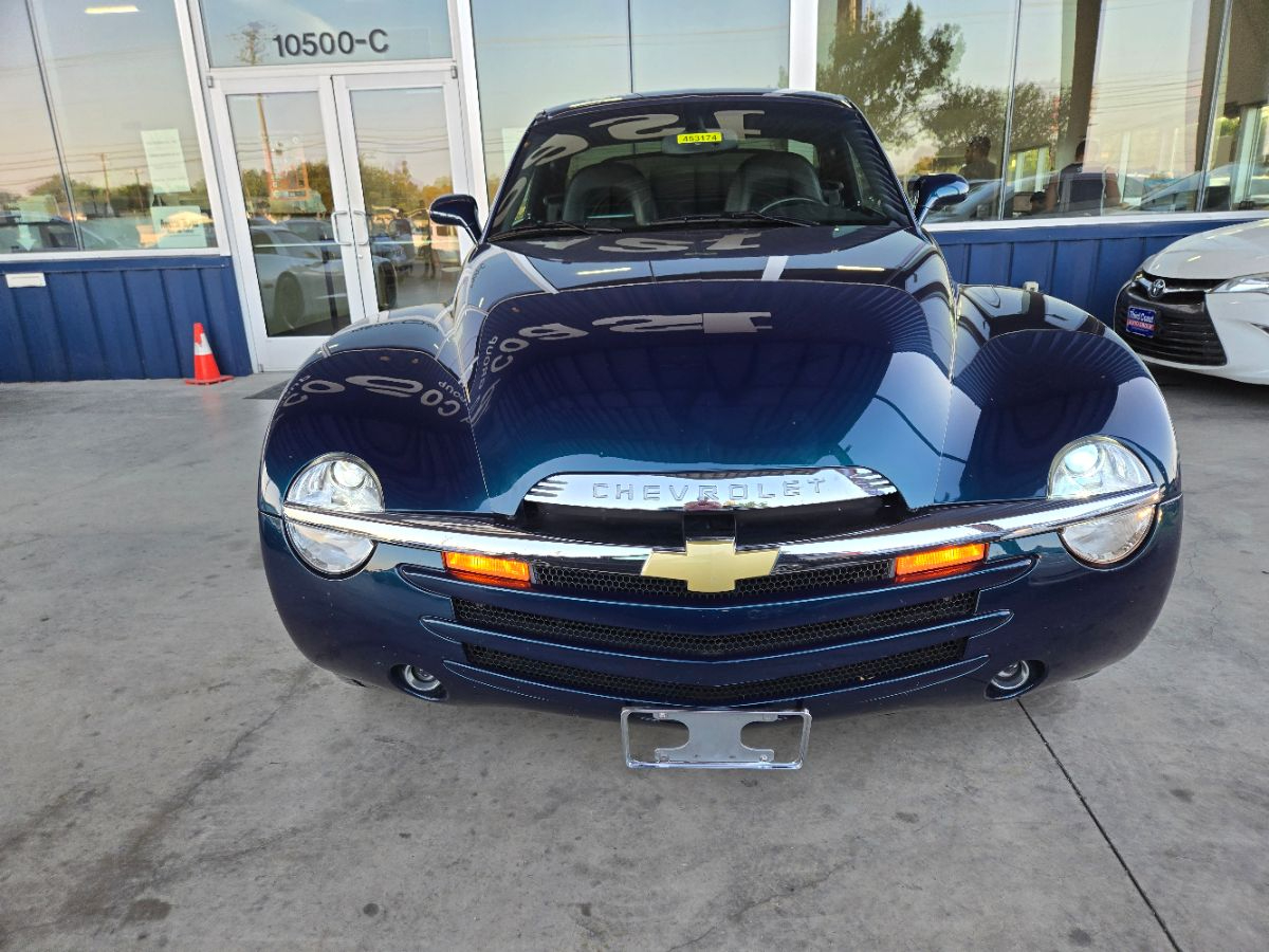 2006 Chevrolet SSR Base photo 2