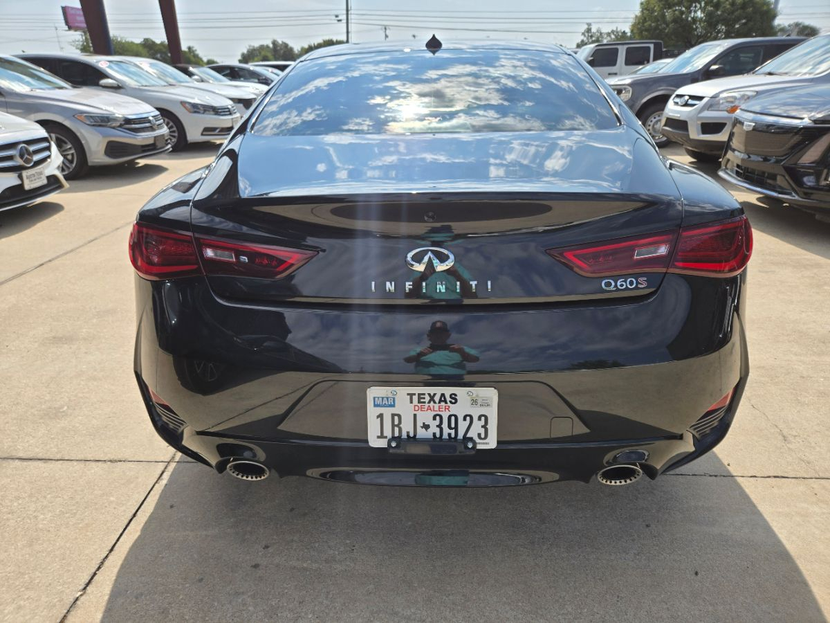 Infiniti Q60 Red Sport 400 RWD 2018