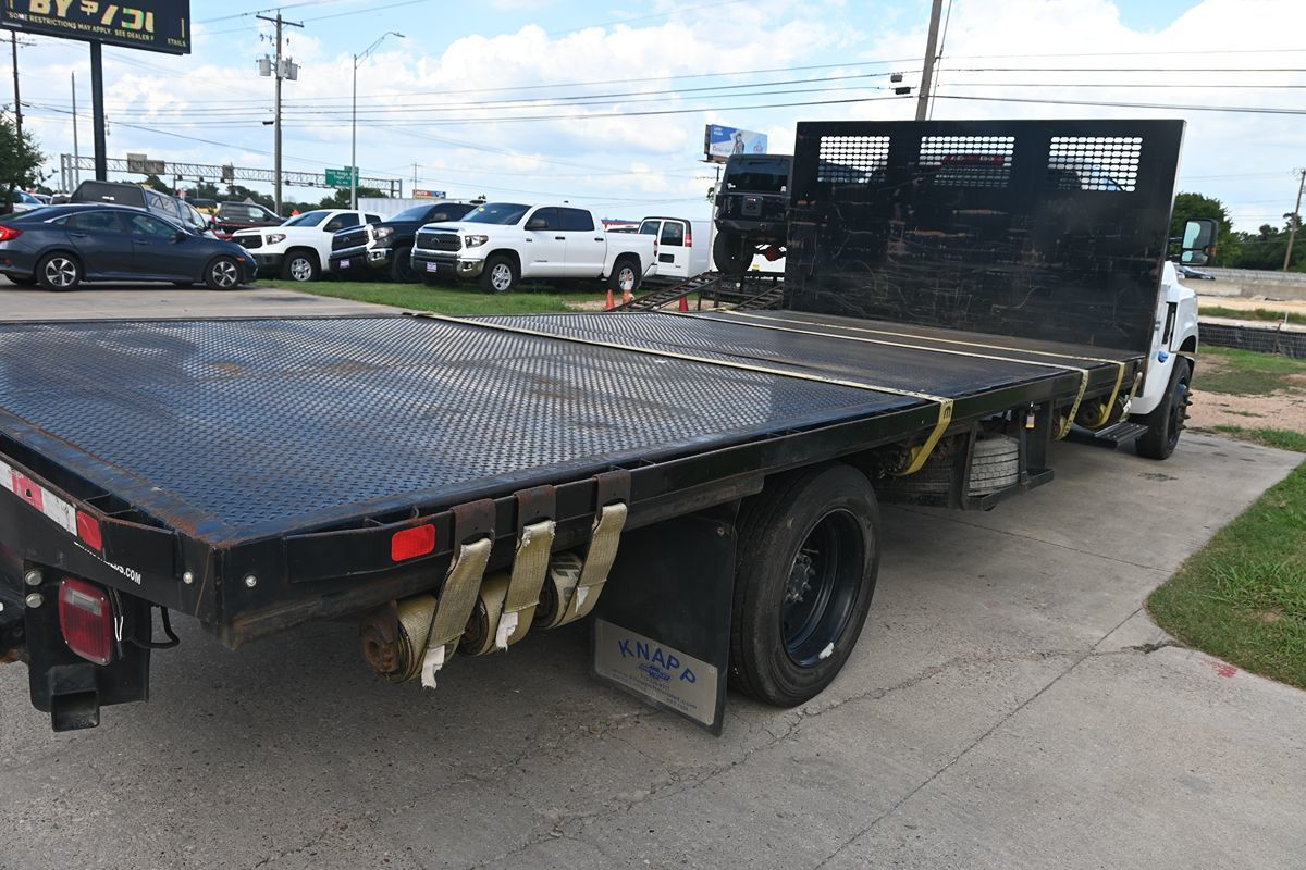 2022 Chevrolet Silverado 5500HD Work Truck photo 2