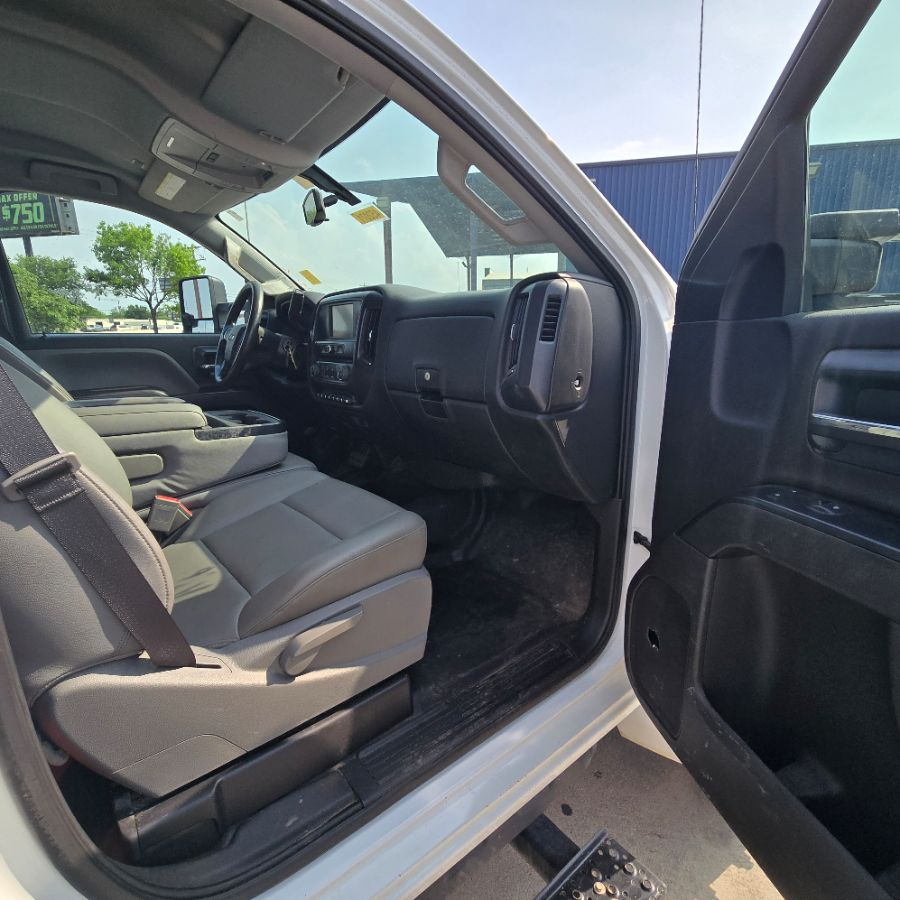 2022 Chevrolet Silverado 5500HD Work Truck photo 4