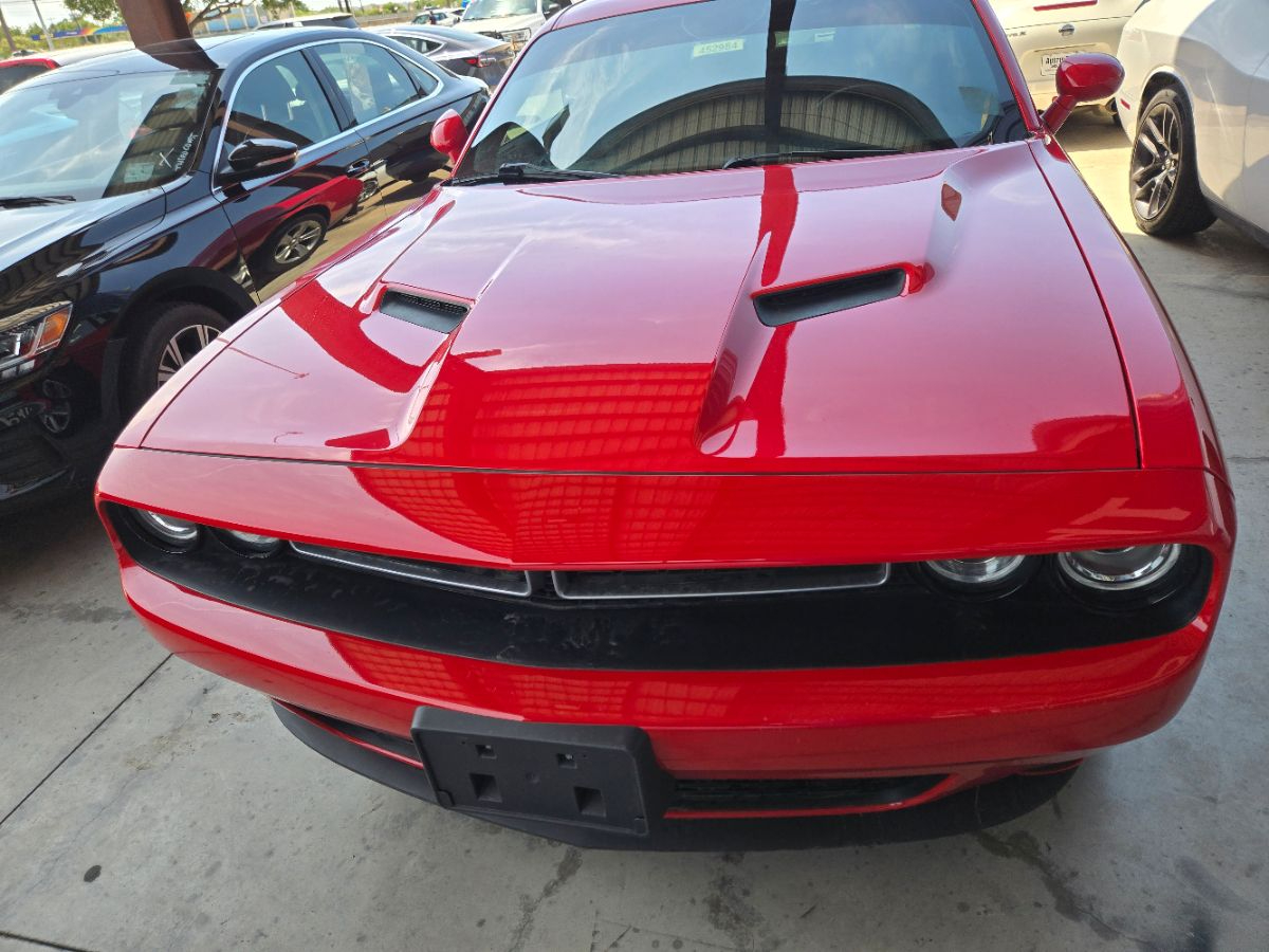 2022 Dodge Challenger SXT photo 2