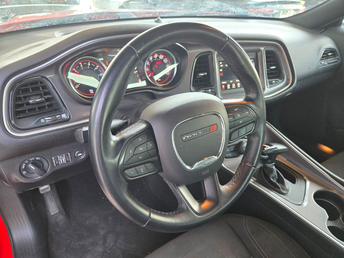 2022 Dodge Challenger SXT photo 3