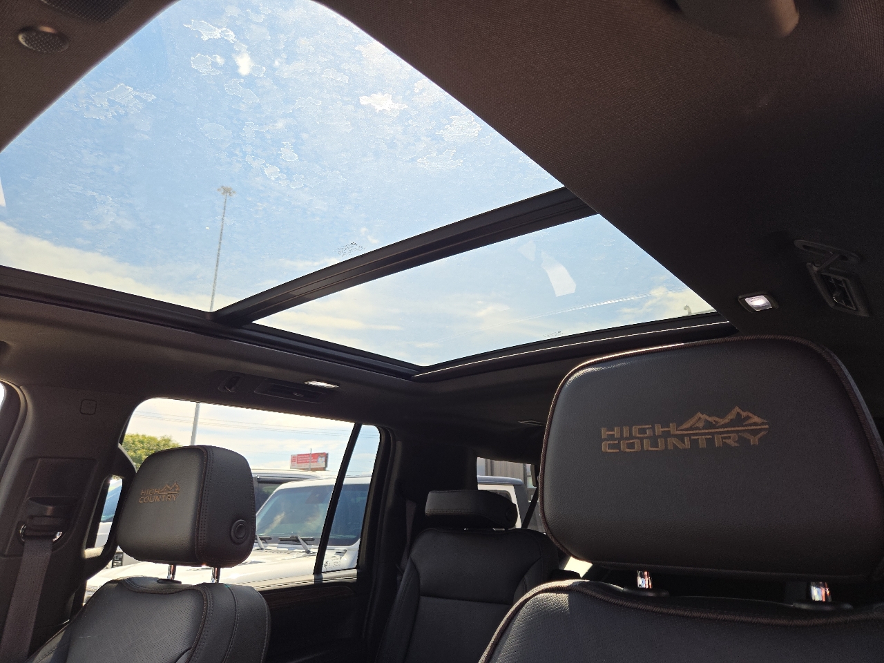 2021 Chevrolet Suburban High Country photo 14