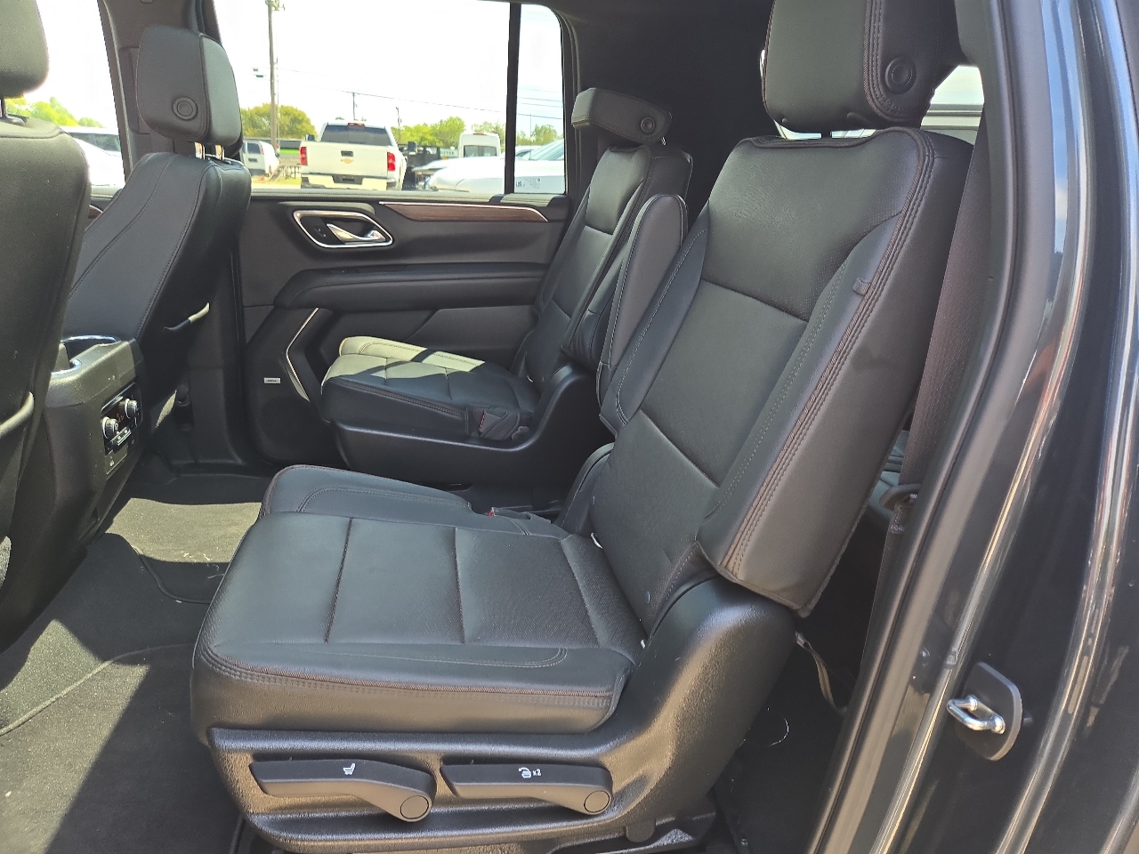2021 Chevrolet Suburban High Country photo 15