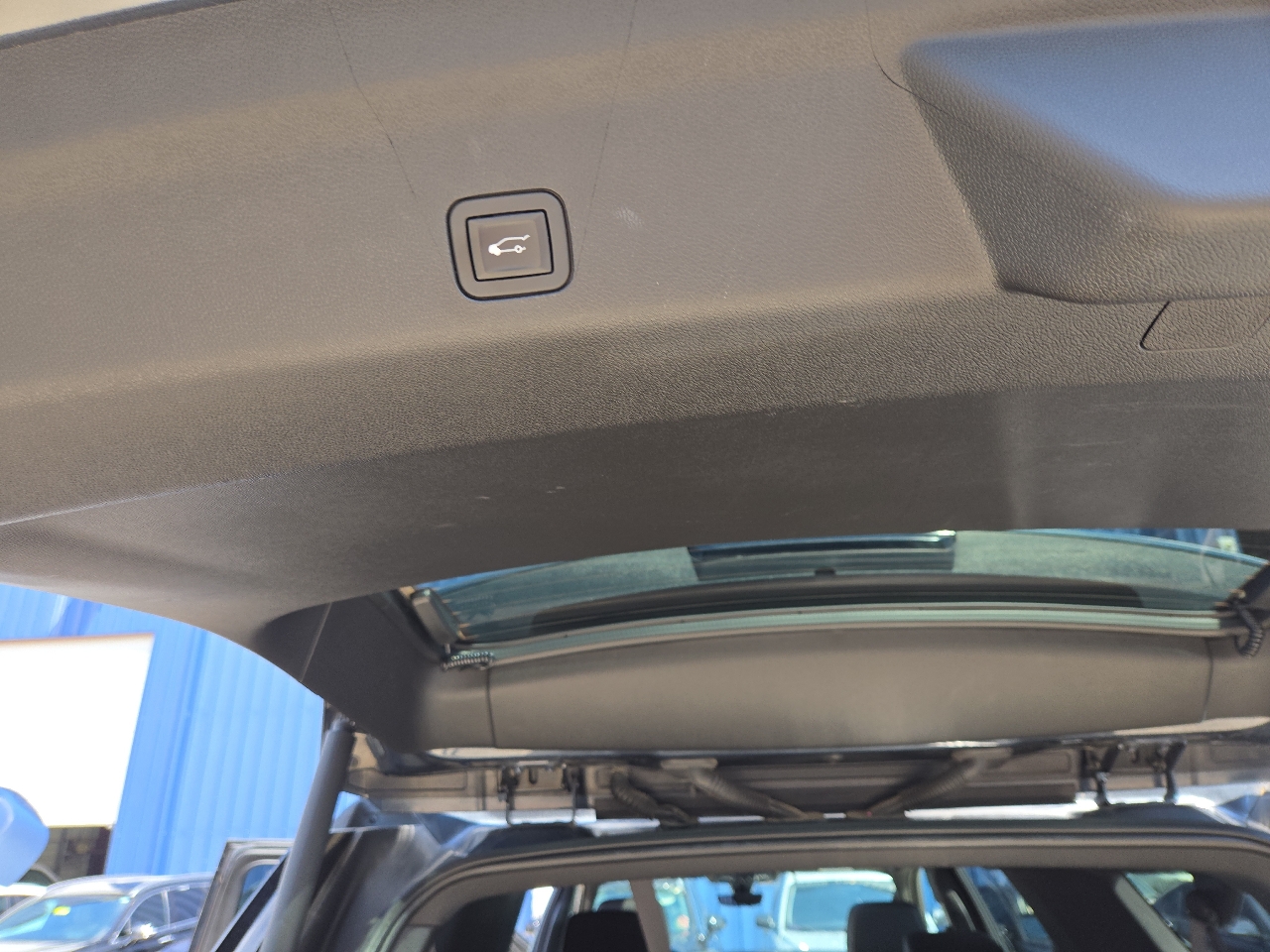 2021 Chevrolet Suburban High Country photo 17