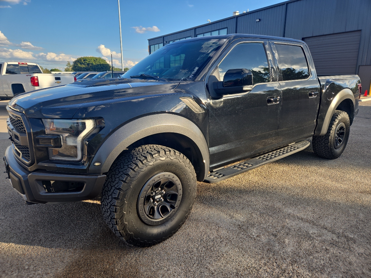 2018 Ford F-150 4WD SuperCrew 145" SVT Raptor