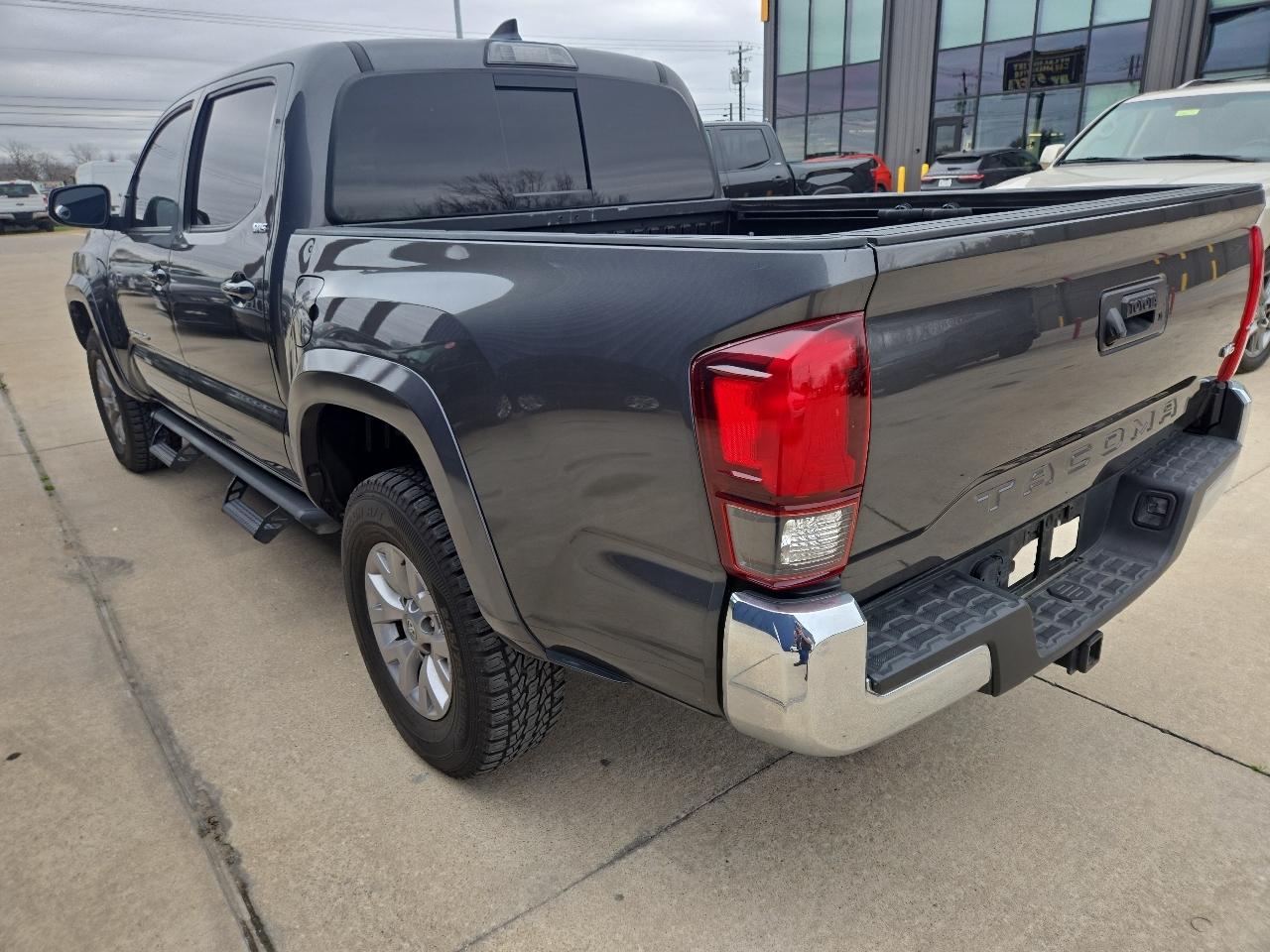 Toyota Tacoma 2WD Double Cab V6 AT SR5 (Natl) 2018