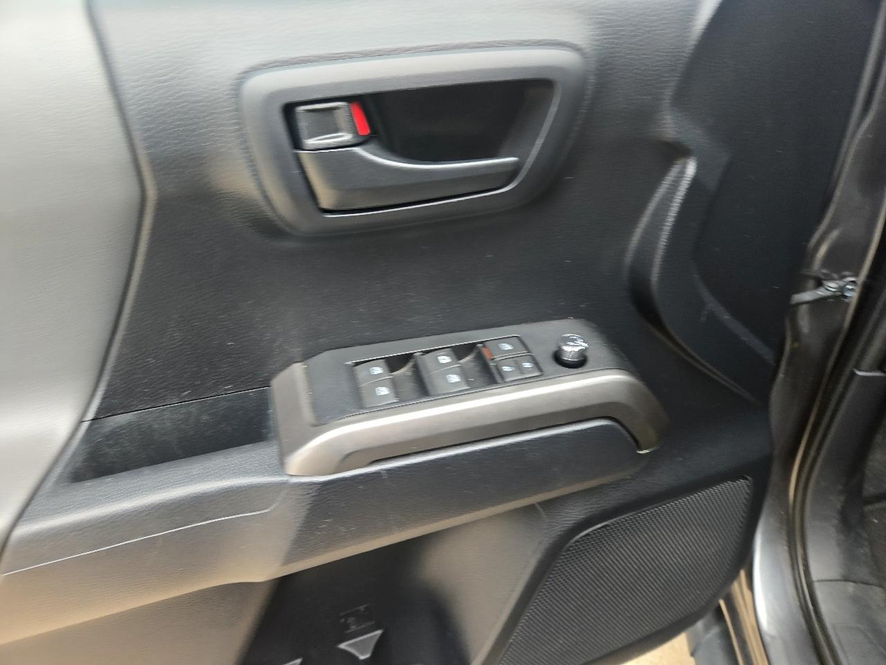 Toyota Tacoma 2WD Double Cab V6 AT SR5 (Natl) 2018