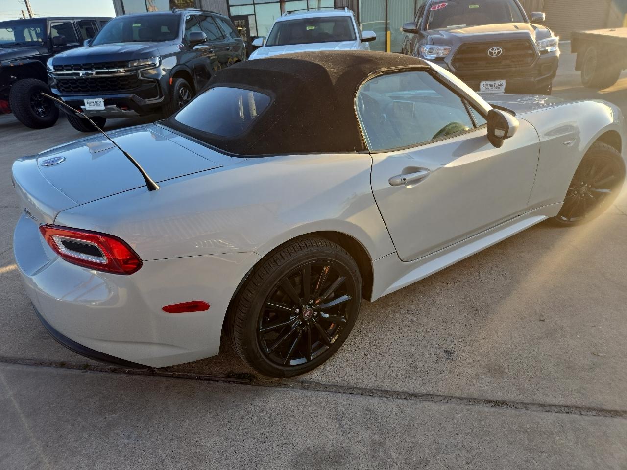Fiat 124 Spider Lusso Convertible 2019