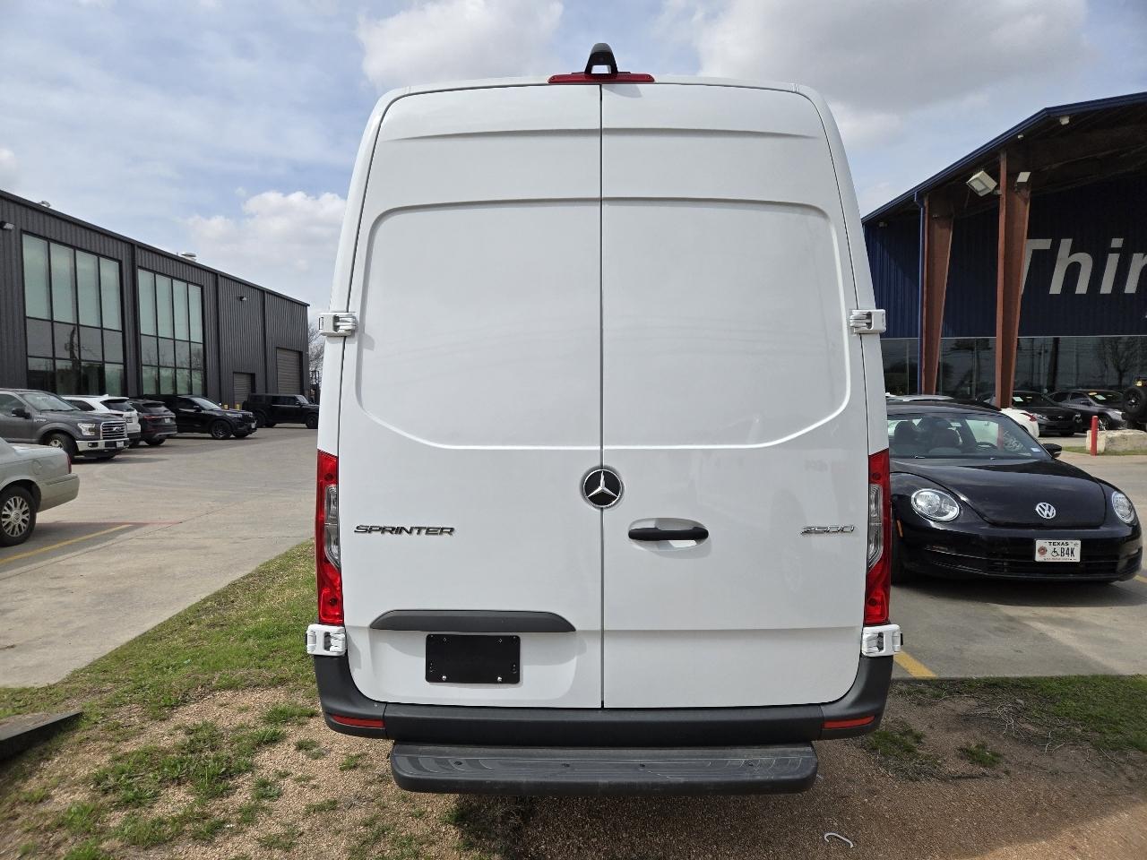 Mercedes-Benz Sprinter Van 2500 High Roof I4 Diesel 170" RWD 2024