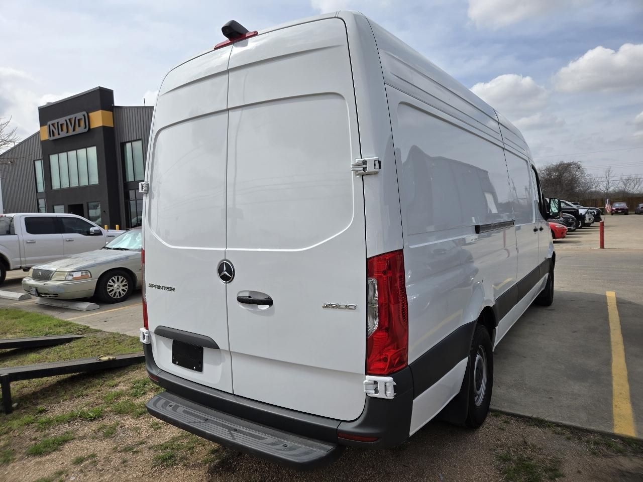 Mercedes-Benz Sprinter Van 2500 High Roof I4 Diesel 170" RWD 2024