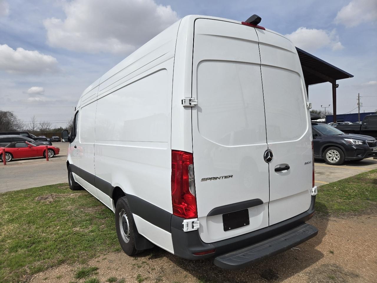 Mercedes-Benz Sprinter Van 2500 High Roof I4 Diesel 170" RWD 2024