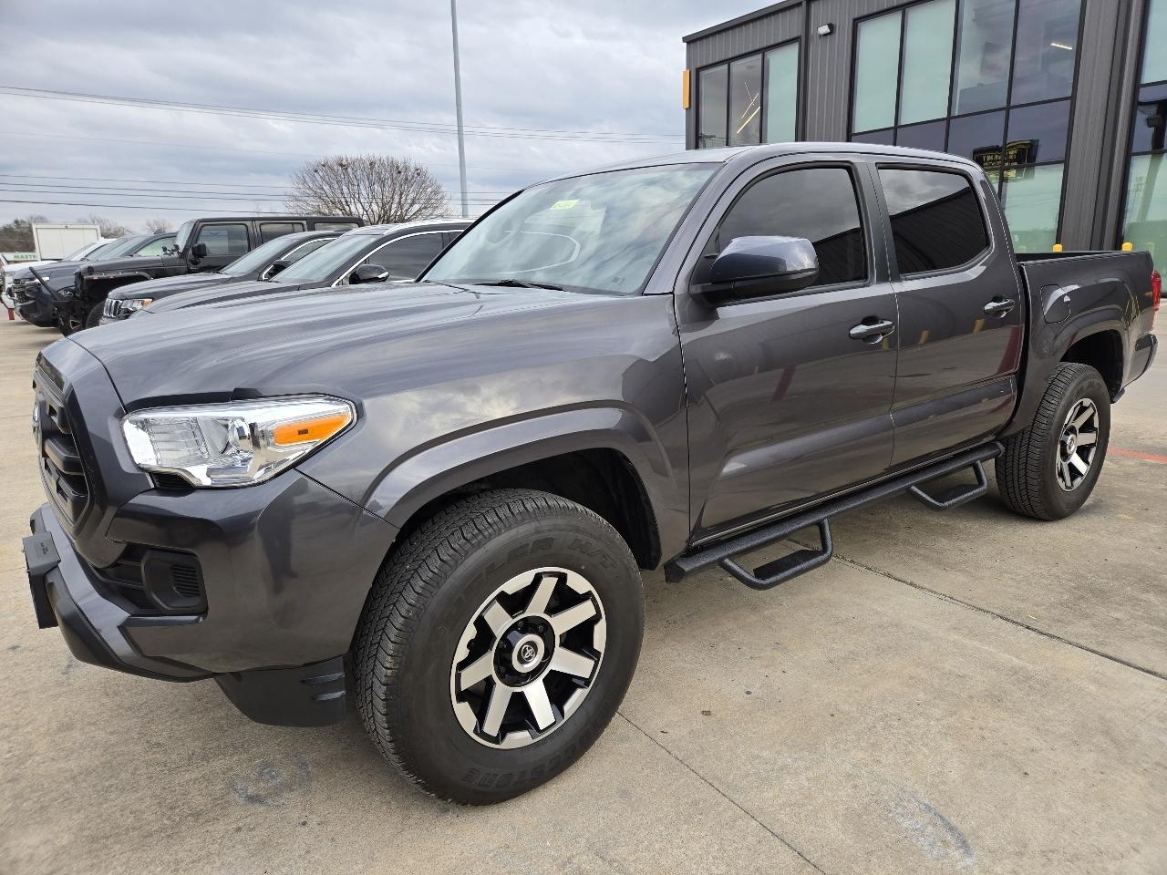 Toyota Tacoma SR5 Double Cab 5' Bed I4 4x2 AT (Natl) 2017