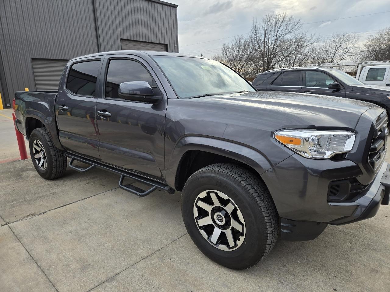 Toyota Tacoma SR5 Double Cab 5' Bed I4 4x2 AT (Natl) 2017