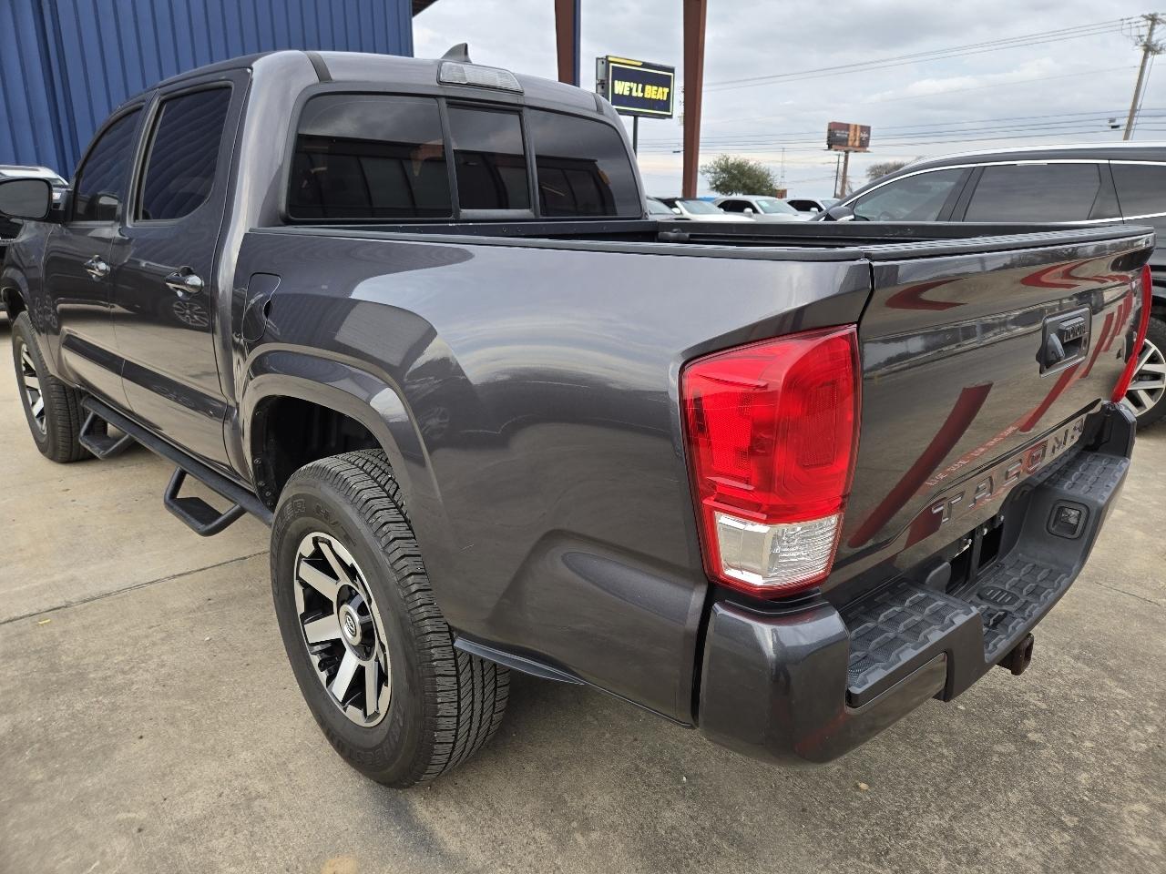 Toyota Tacoma SR5 Double Cab 5' Bed I4 4x2 AT (Natl) 2017