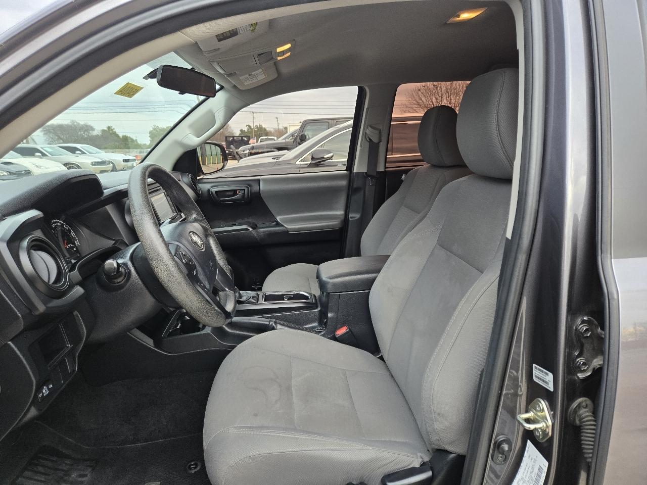 Toyota Tacoma SR5 Double Cab 5' Bed I4 4x2 AT (Natl) 2017