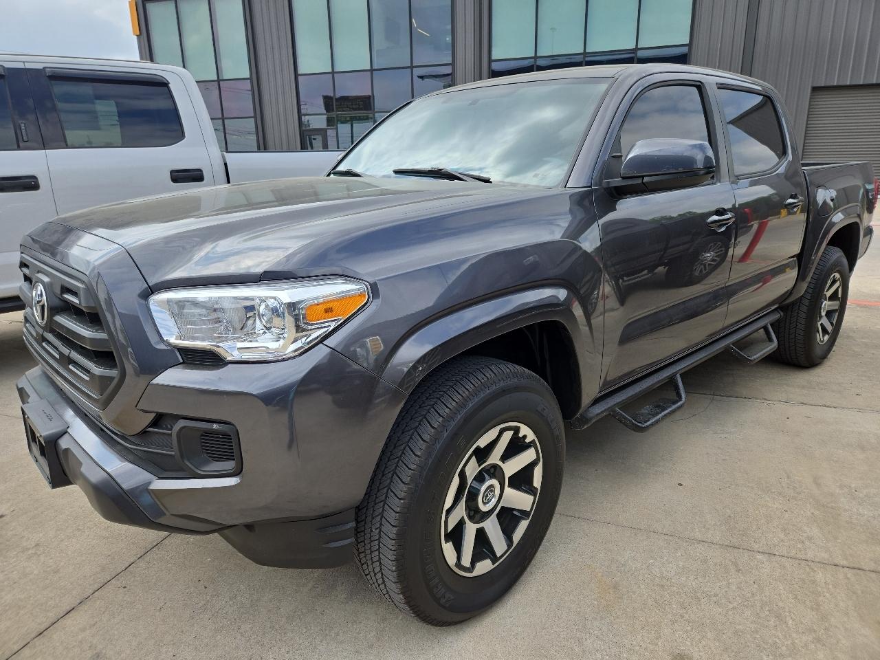 Toyota Tacoma SR5 Double Cab 5' Bed I4 4x2 AT (Natl) 2017