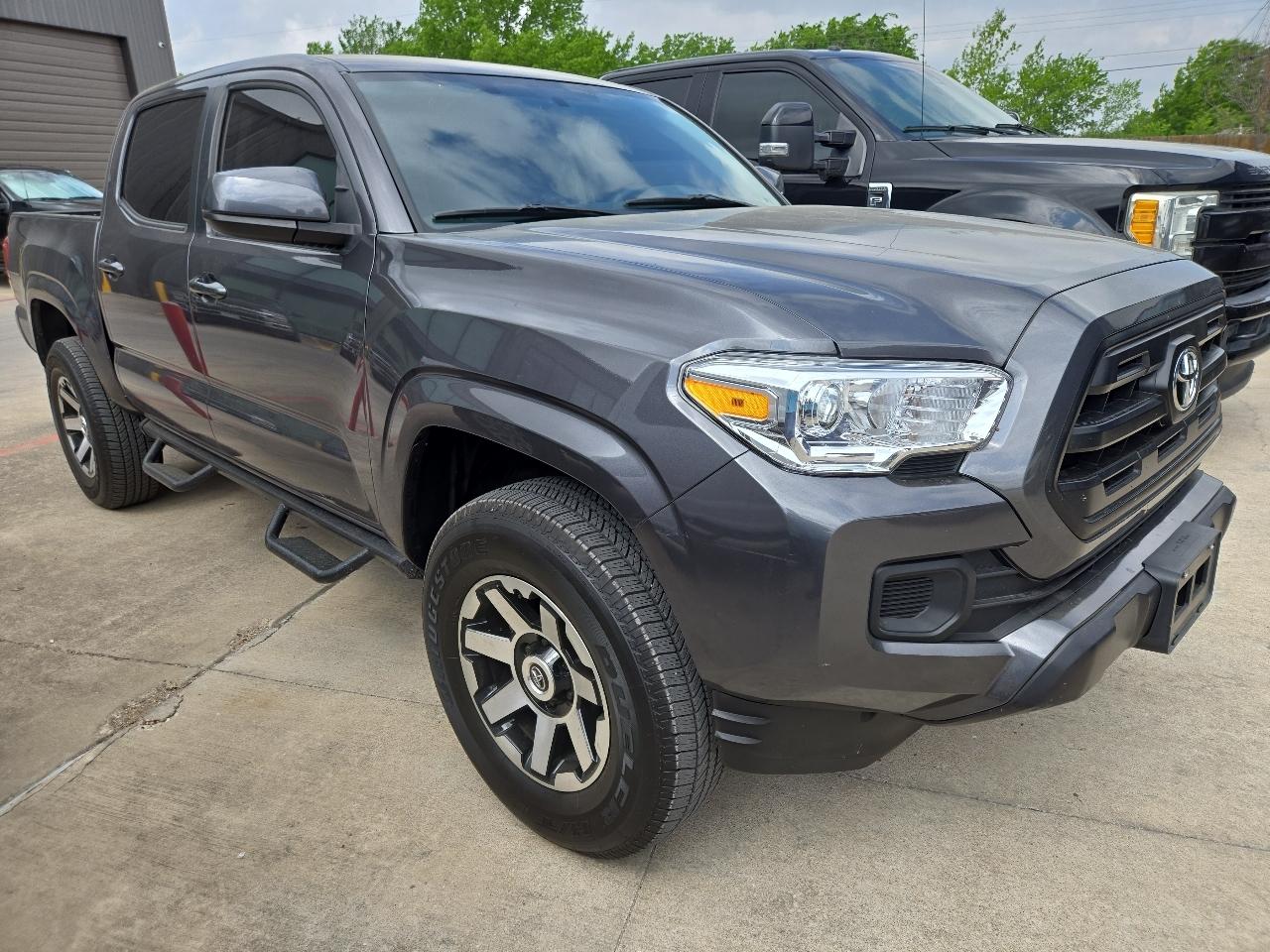 Toyota Tacoma SR5 Double Cab 5' Bed I4 4x2 AT (Natl) 2017